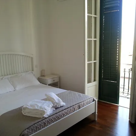 Ai Lattarini House Bed & Breakfast 4*