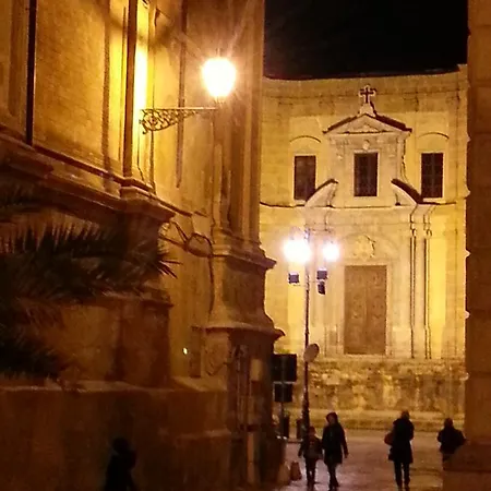 Ai Lattarini House 2* باليرمو