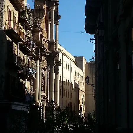 Ai Lattarini House فندق مبيت وإفطار باليرمو