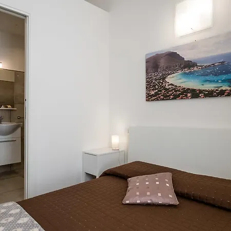 فندق مبيت وإفطار Ai Lattarini House 2*