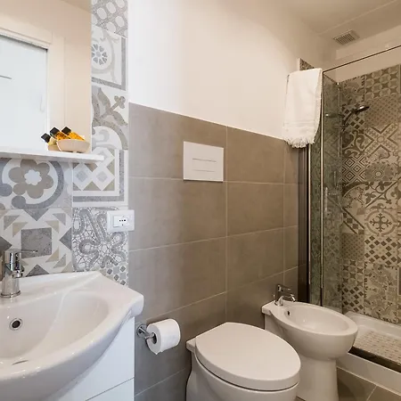 Ai Lattarini House Bed & Breakfast 4*